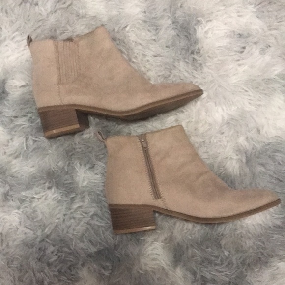 Old Navy women’s boots tan size 8 - Picture 2 of 9